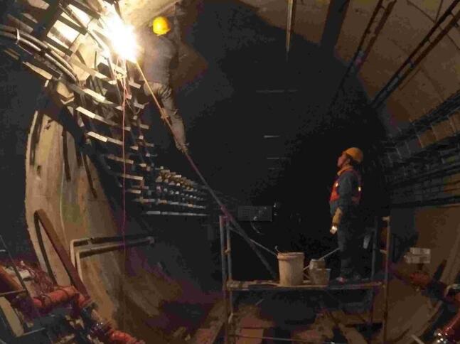 地铁隧道防水堵漏施工图片6张