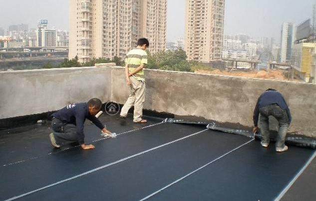 樓房屋頂漏水怎麽辦（房頂漏水怎樣去補漏）