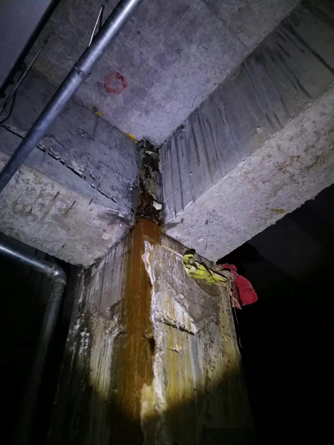 郑州碧水澜湾小区地下室顶板维修工程