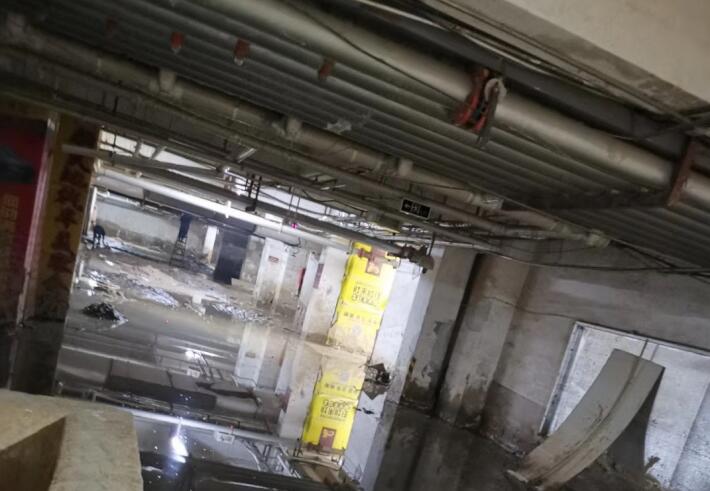 地下车库与主楼连接通道接缝处开裂缝怎么处理