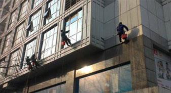 小區外牆漏水該由誰負責，物業有責任嗎？