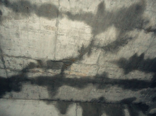 地下室滲水的原因終於找到了（地下室滲水原因）