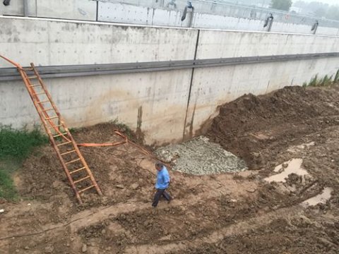 平顶山市某污水处理厂污水池防水堵漏施工案例