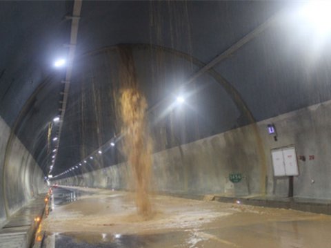 杭瑞高速思唐隧道防水堵漏施工案例
