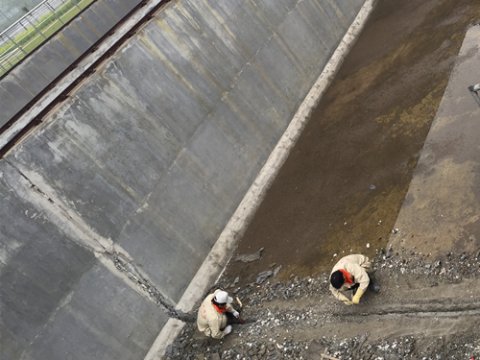 舞钢市污水处理厂污水池防水堵漏施工案例